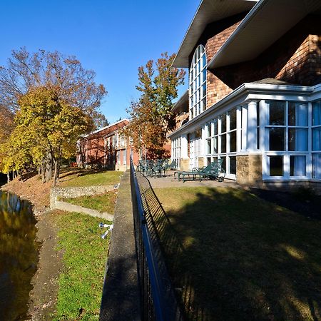 Best Western Plus The Inn & Suites At The Falls Poughkeepsie Exterior photo