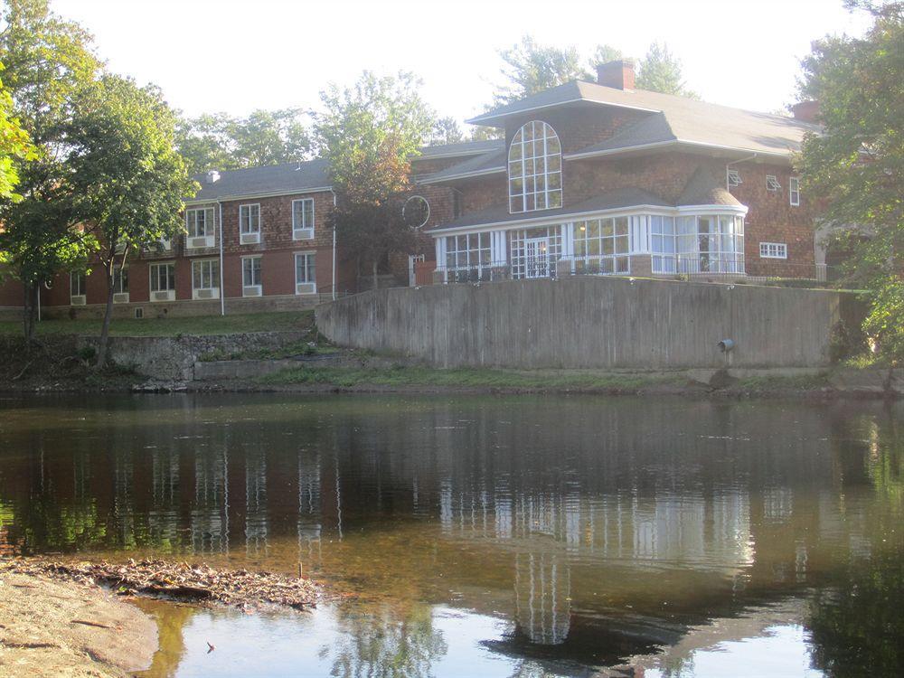 Best Western Plus The Inn & Suites At The Falls Poughkeepsie Room photo