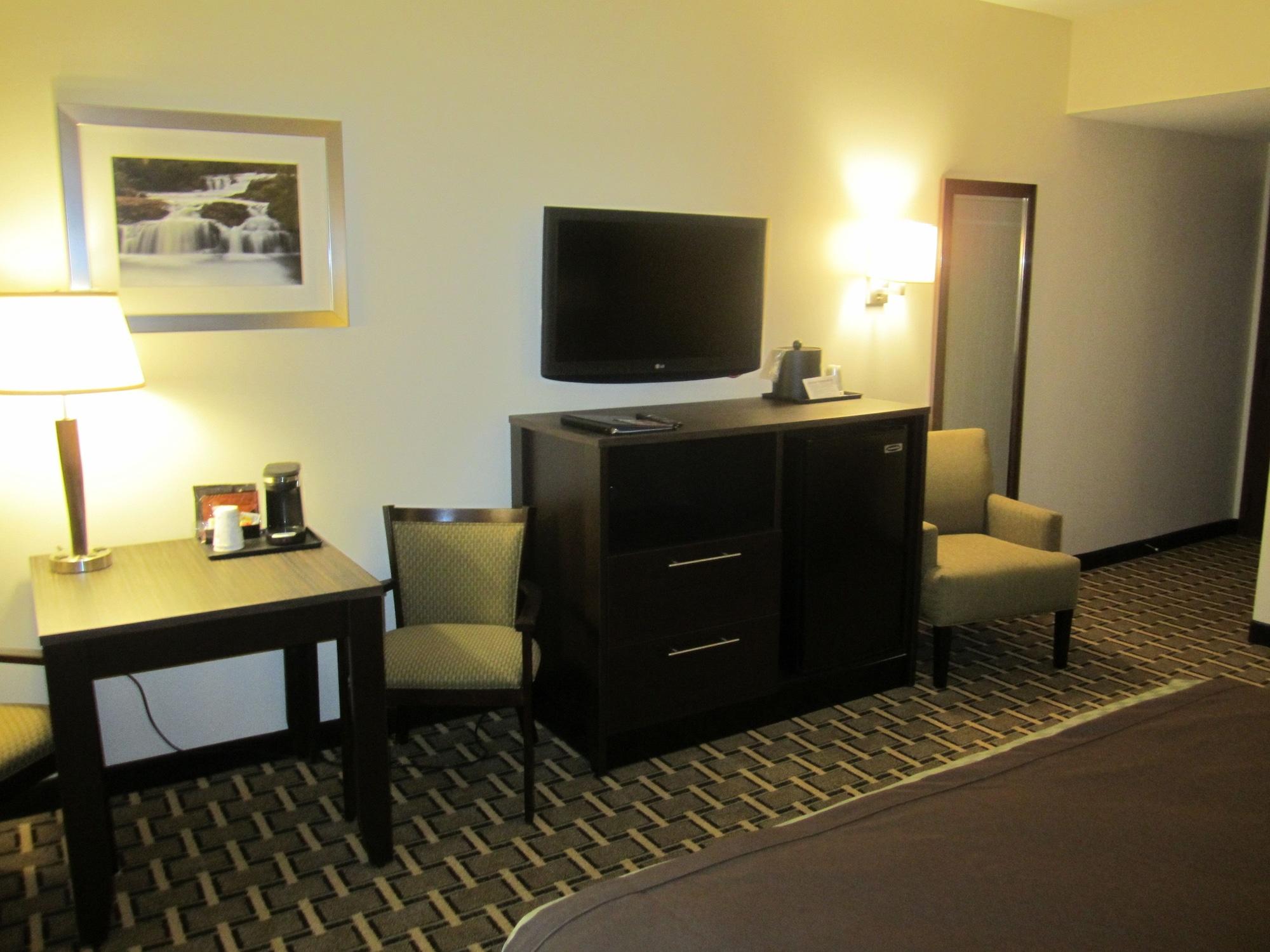 Best Western Plus The Inn & Suites At The Falls Poughkeepsie Exterior photo