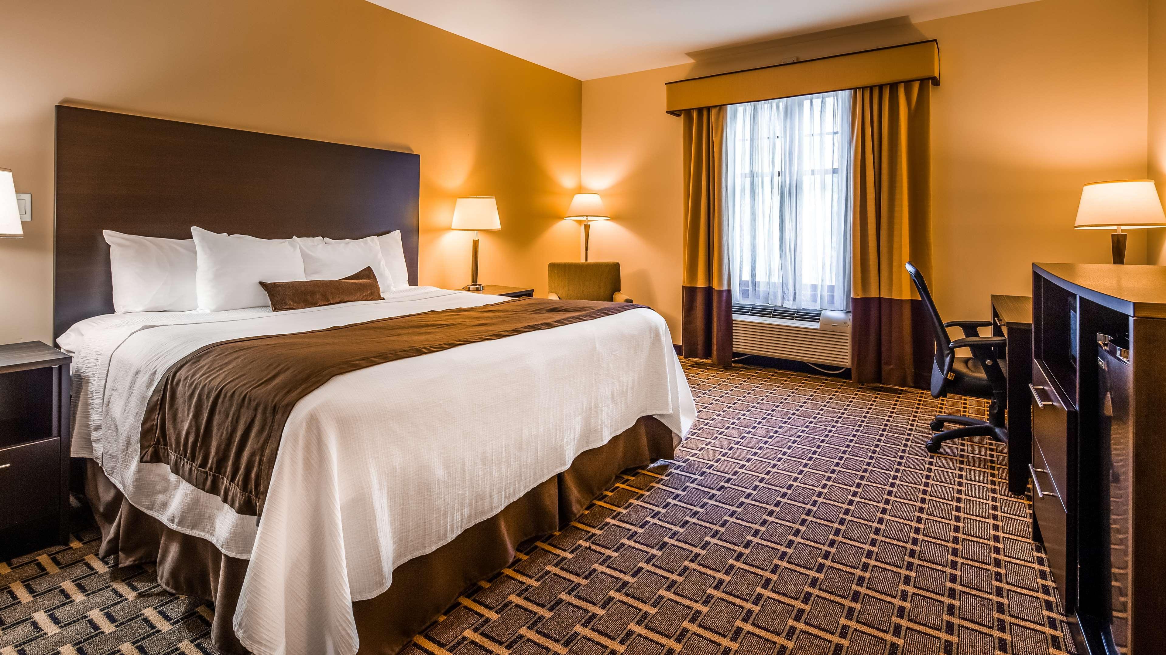 Best Western Plus The Inn & Suites At The Falls Poughkeepsie Exterior photo