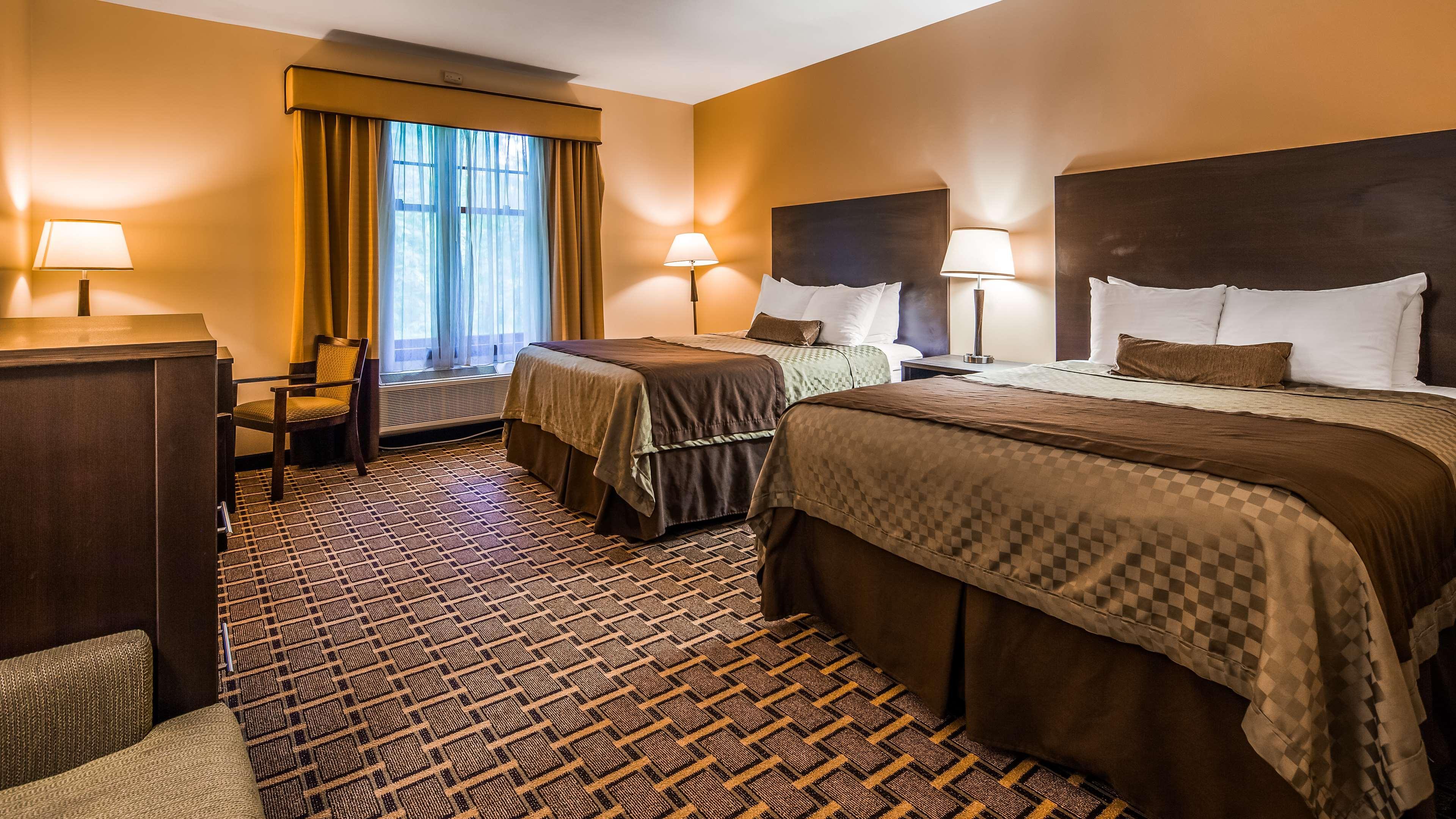 Best Western Plus The Inn & Suites At The Falls Poughkeepsie Exterior photo