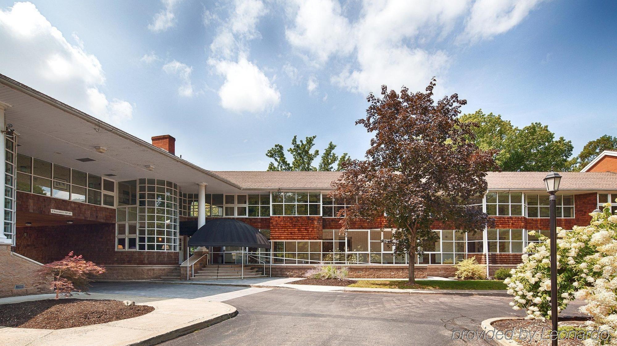 Best Western Plus The Inn & Suites At The Falls Poughkeepsie Exterior photo