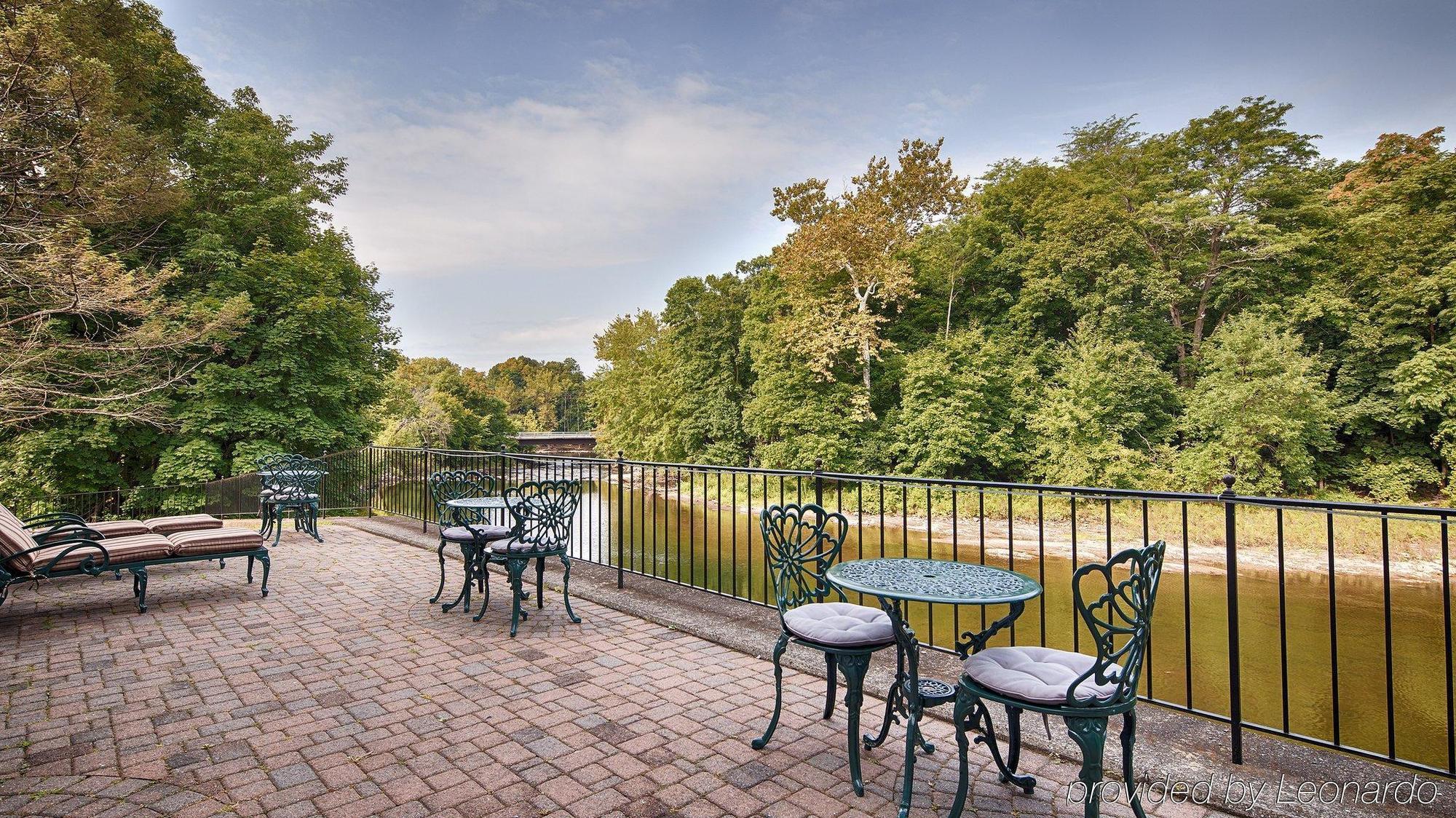 Best Western Plus The Inn & Suites At The Falls Poughkeepsie Exterior photo