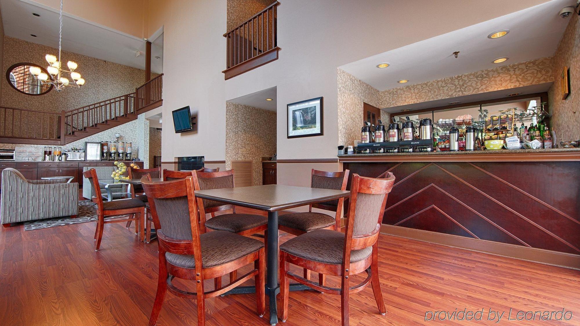 Best Western Plus The Inn & Suites At The Falls Poughkeepsie Exterior photo