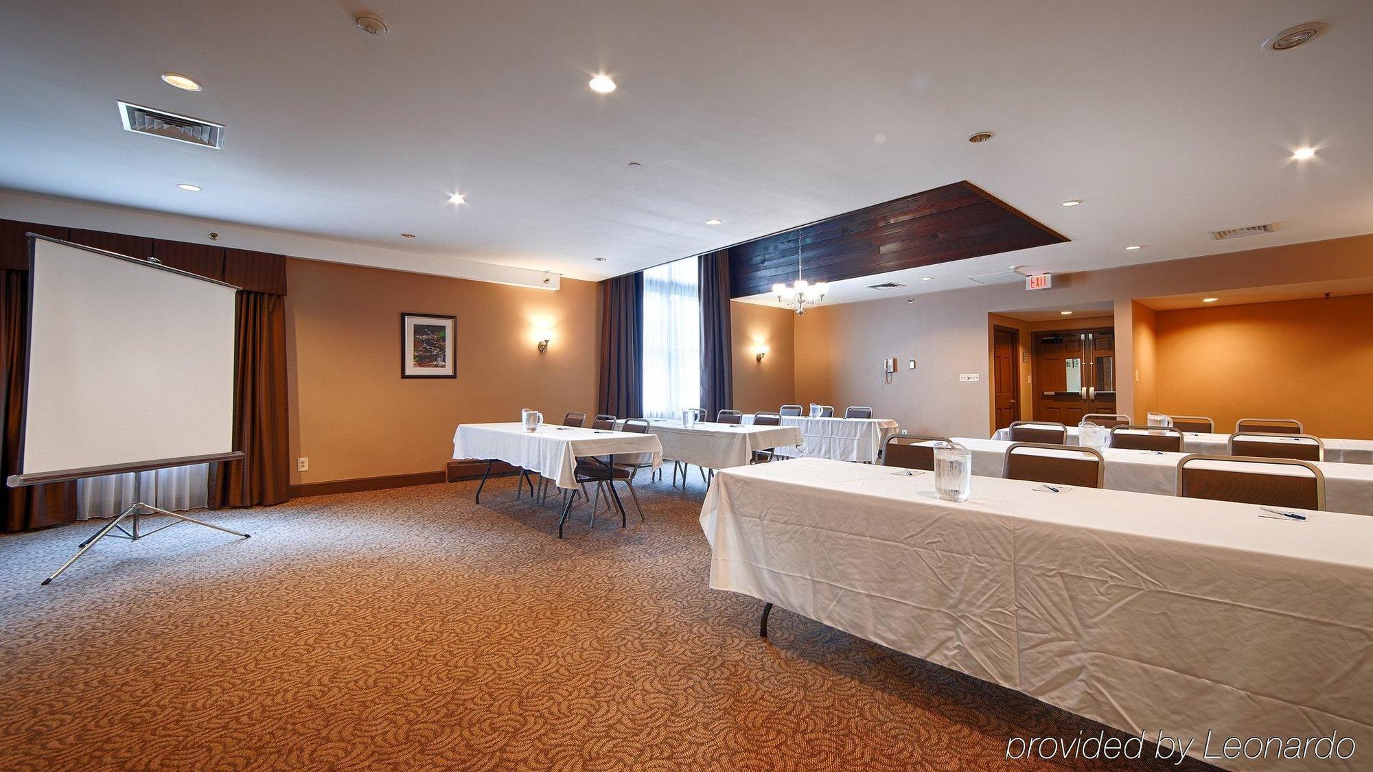 Best Western Plus The Inn & Suites At The Falls Poughkeepsie Exterior photo