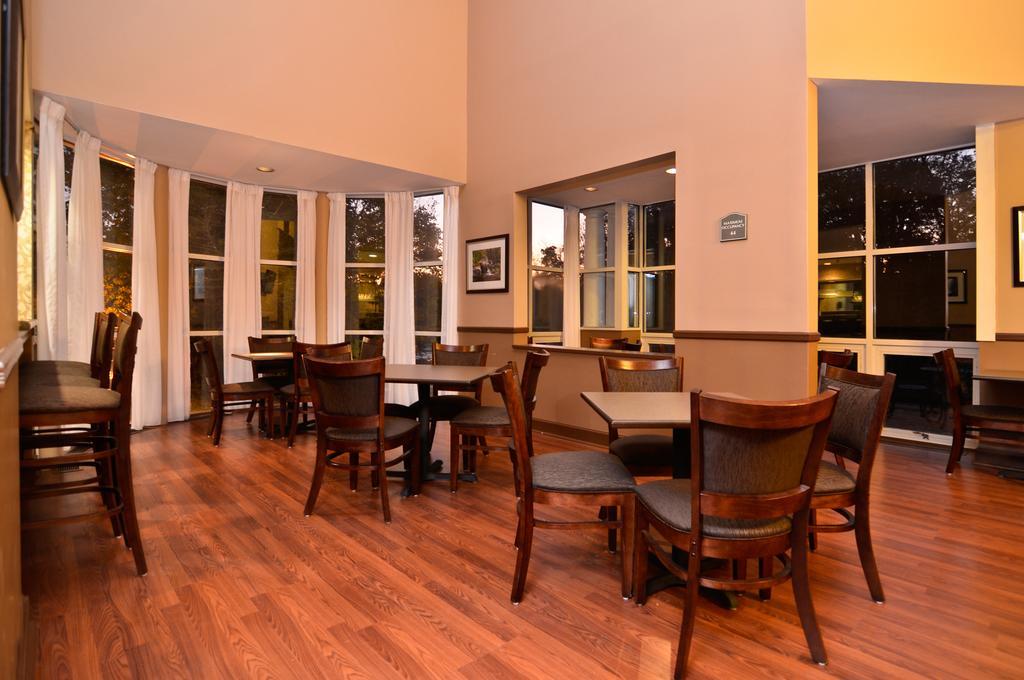 Best Western Plus The Inn & Suites At The Falls Poughkeepsie Interior photo