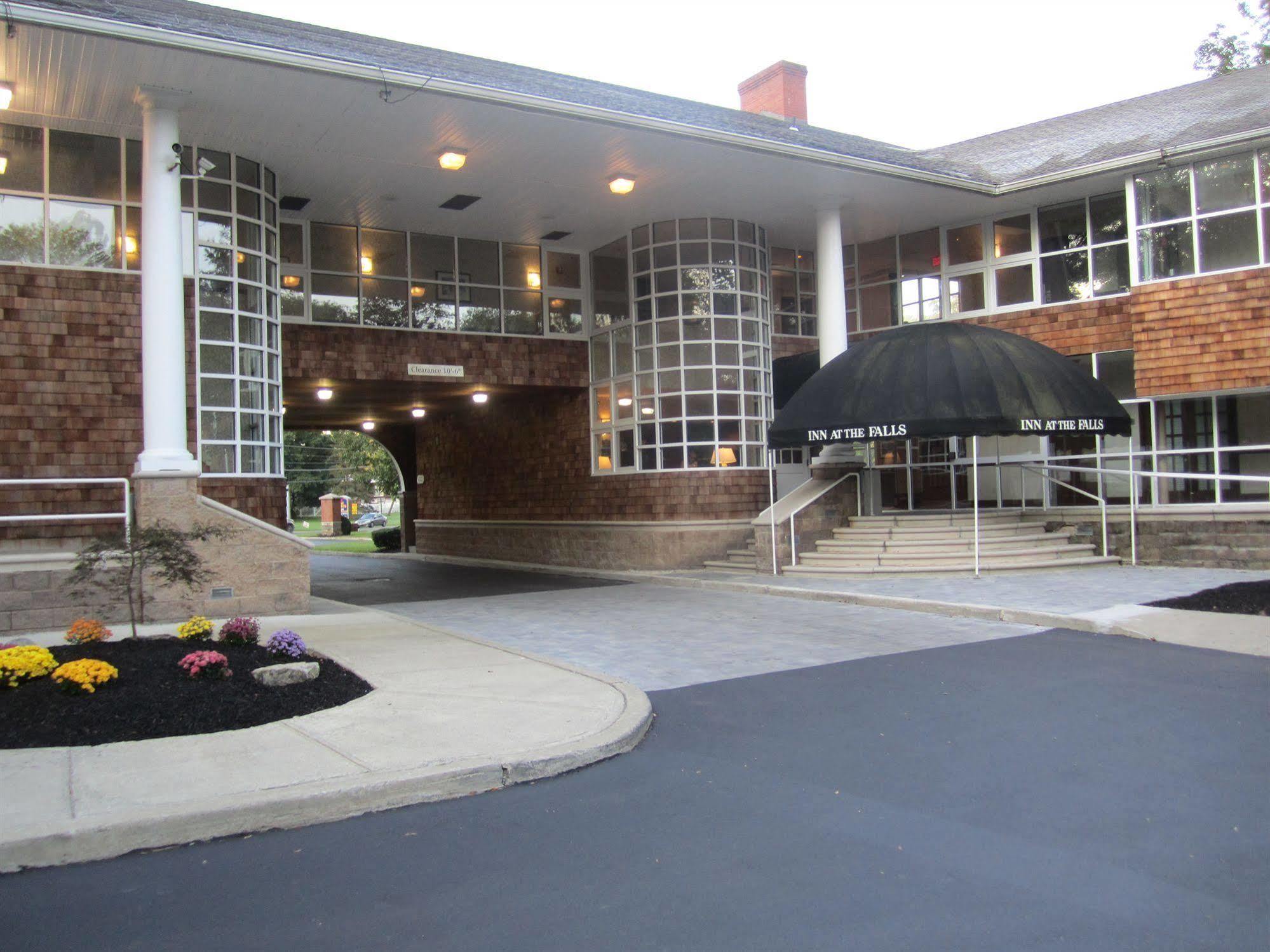Best Western Plus The Inn & Suites At The Falls Poughkeepsie Exterior photo