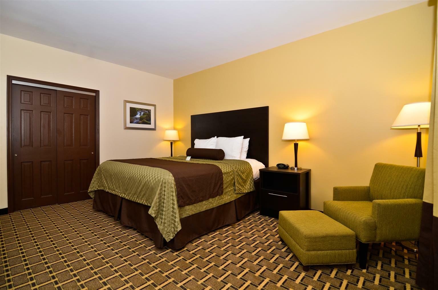 Best Western Plus The Inn & Suites At The Falls Poughkeepsie Exterior photo
