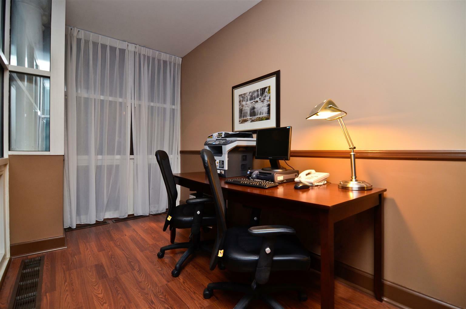 Best Western Plus The Inn & Suites At The Falls Poughkeepsie Exterior photo