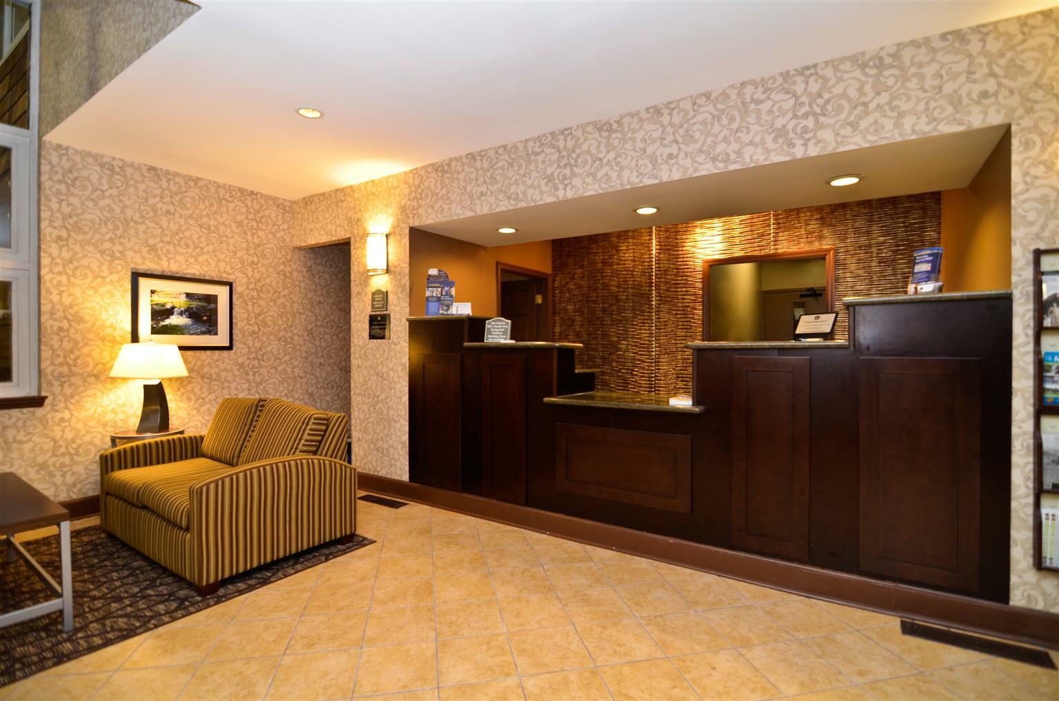 Best Western Plus The Inn & Suites At The Falls Poughkeepsie Exterior photo